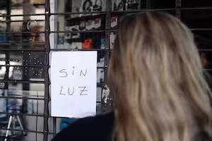 Continúan las interrupciones eléctricas en el AMBA: miles de hogares comenzaron 2026 sin energía.
