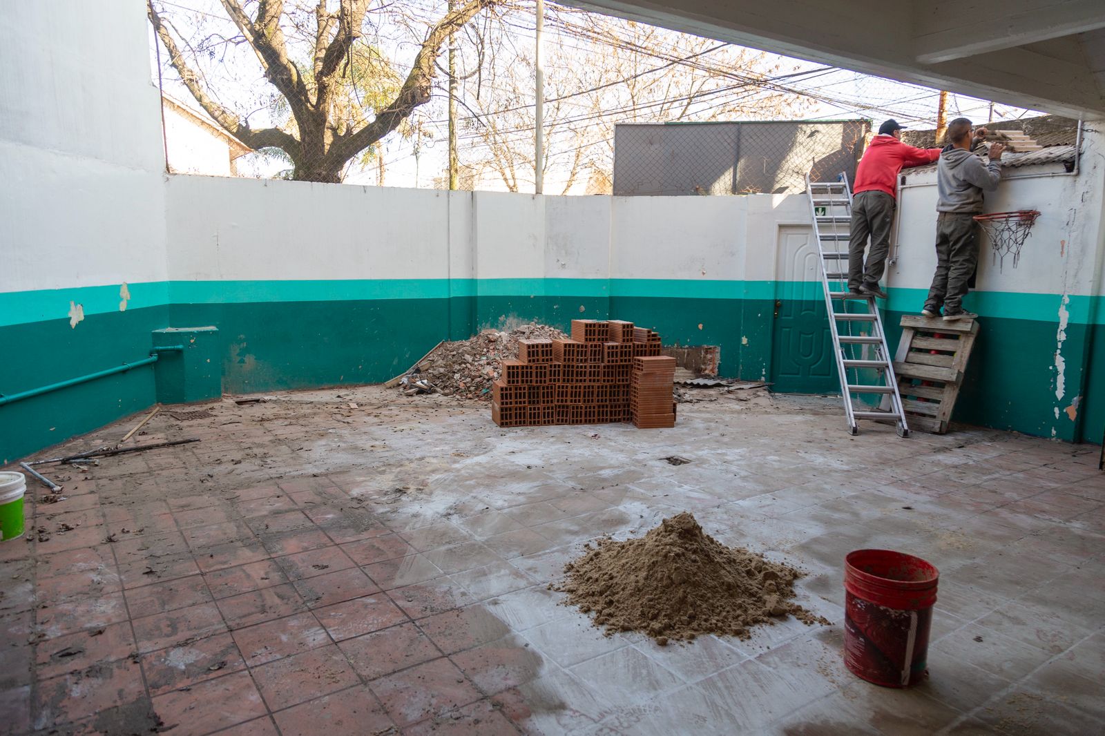 Durante el receso escolar, la Ciudad intensifica las mejoras en los establecimientos educativos y supera las 600 intervenciones.